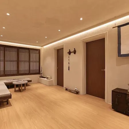 Traditional Meets Modern In Our Unique Hanok Stay Seoul Exterior photo