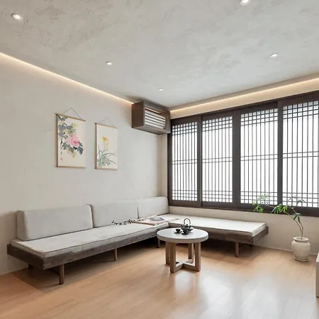 Traditional Meets Modern In Our Unique Hanok Stay Seoul Exterior photo
